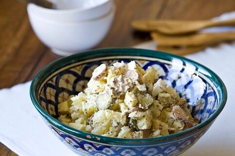 receita de salada enquanto segue uma dieta protéica