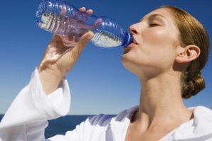 beber água com uma dieta preguiçosa